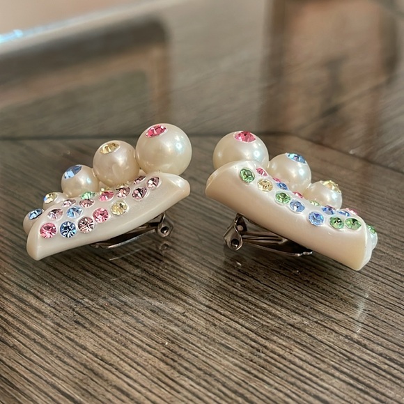 Vintage Unique Shaped Thermoset & Pastel Rhinestone Clip Earrings - Picture 7 of 16